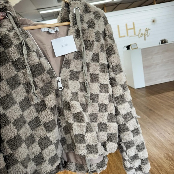 Cozy Checkered Jacket - Picture 10 of 11